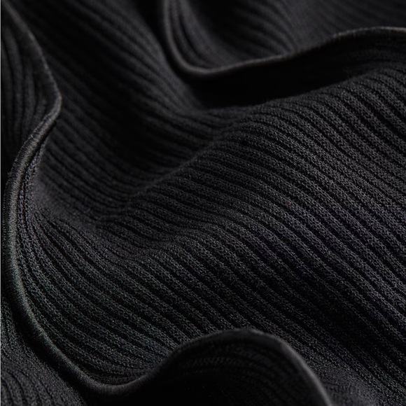 H&M OVERLOCK-DETAIL RIB-KNIT DRESS - Picture 2 of 11